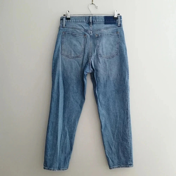 Abercrombie and Fitch The Mom High Rise Tapered Leg 90s 26" Ankle Jeans 2 or 26 - Picture 4 of 16
